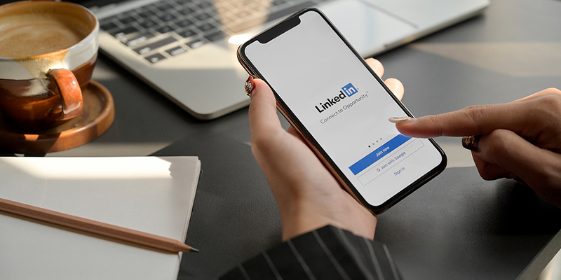 Should My LinkedIn Profile Be the Same as My Resume?