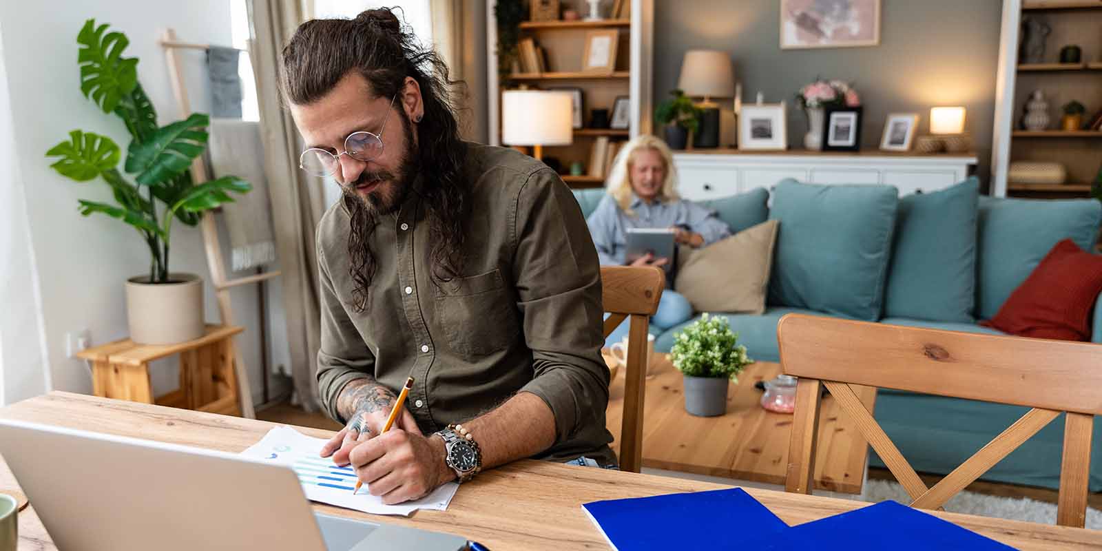 Pursuing a Full Time Side Hustle: 10 Tips to Consider Before Making the Move