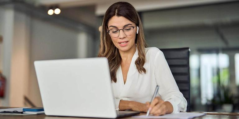 The Ultimate Guide to Becoming a Virtual Assistant and Working Remotely